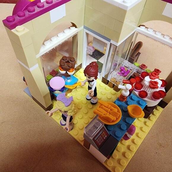 LEGO FRIENDS: Downtown Bakery (41006) with Manual - Picture 2 of 11